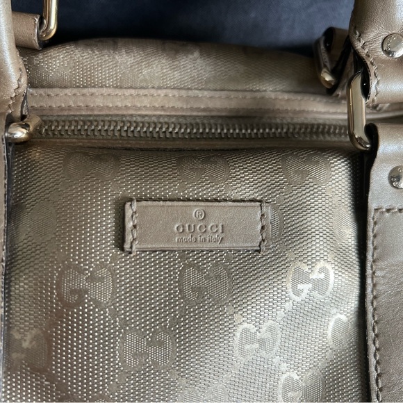 * Gold
* GG Imprimé
* Canvas Lining
* Dust Bag
No Strap; spots at lining - Picture 3 of 3